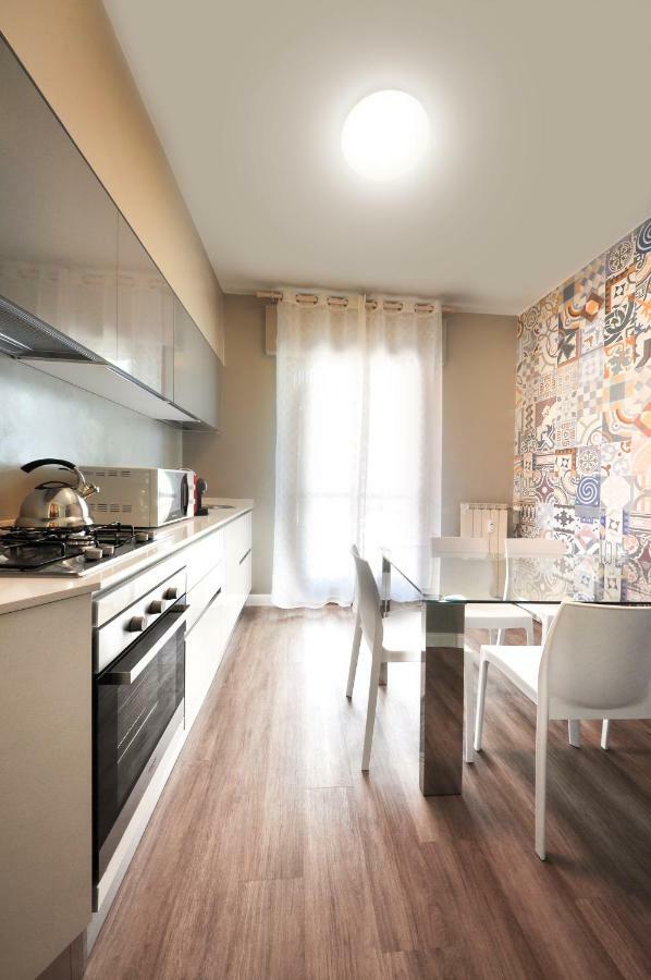 Apartment Postcard *
